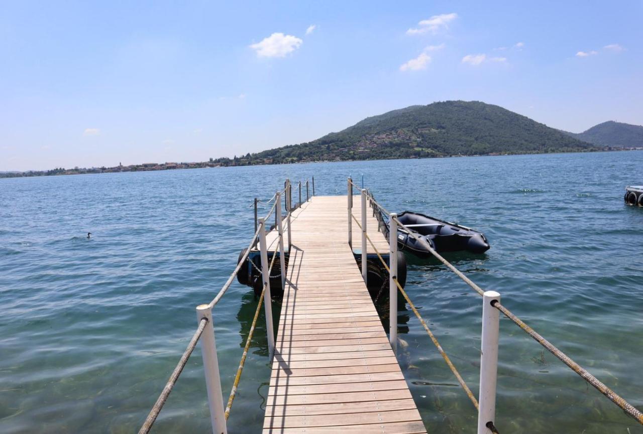 La Finestra "Sul Lago" Predore Eksteriør billede